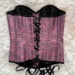 Pink paisley corset top with black trim and lace up back 🦢